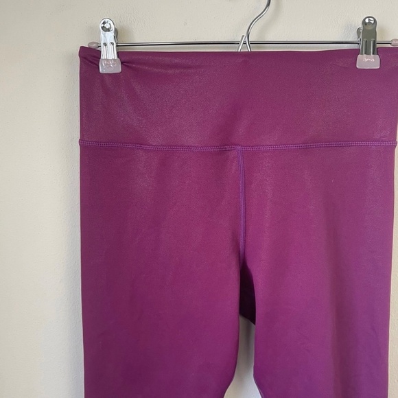 ZYIA Lipgloss Metallic Light N Tight High Rise Capri Legging Merlot - Picture 6 of 9
